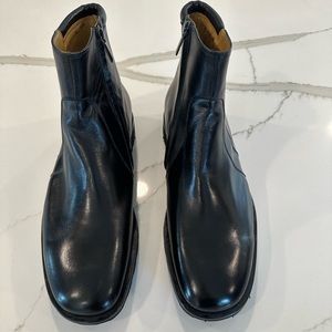 Taryn Rose Black  Men's Leather Extra Light Boots New Sz. 44, NWOT